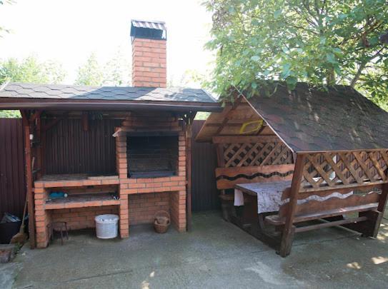 Banik Guest House Khust Exterior photo